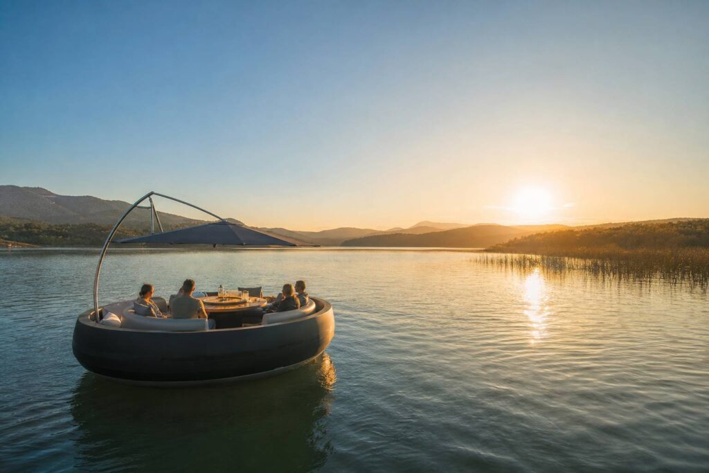 Le BBQ Boat : l’incontournable tendance estivale pour des grillades flottantes, BBQ Boat : le